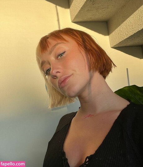 Tuli Acosta ヌードモデル 写真