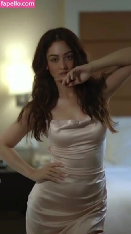 Sandeepa Dhar ヌードモデル 画像