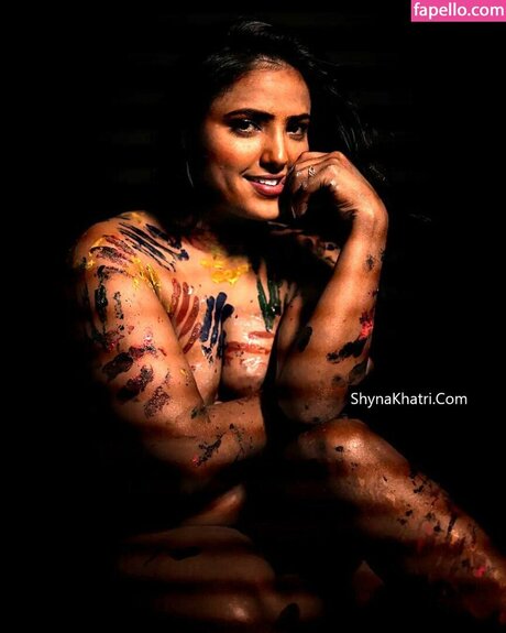 Shyna Khatri セックスモデル 写真