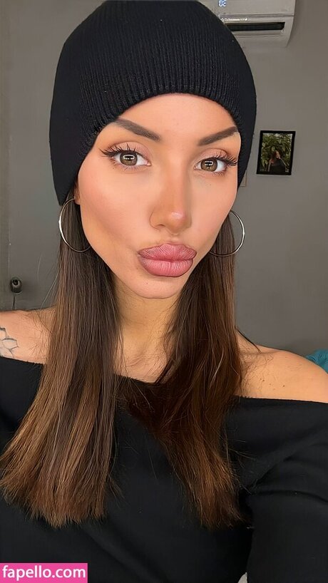 Oriana Tubiolo アダルトモデル 写真