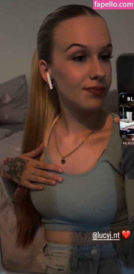 _a x n x アートモデル 写真