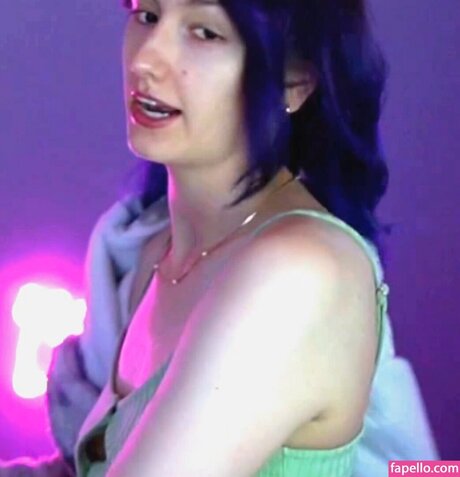 ぽっちゃりブルネットオンリーファンズ HD 写真