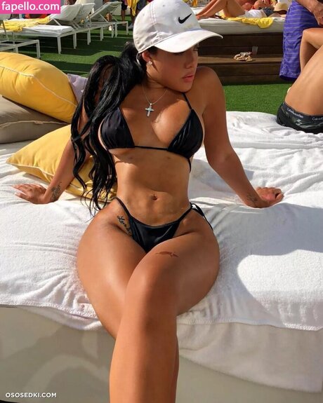 Nicole Zavala セックスモデル 写真