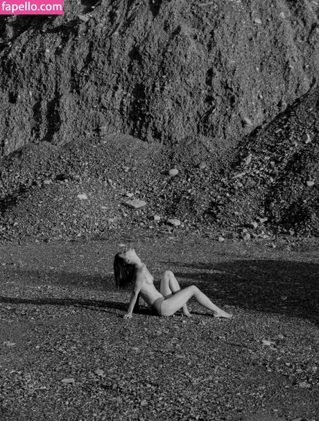 _agata kristi トップポルノスター 写真