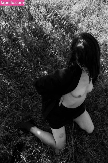 _agata kristi ヌードモデル 写真