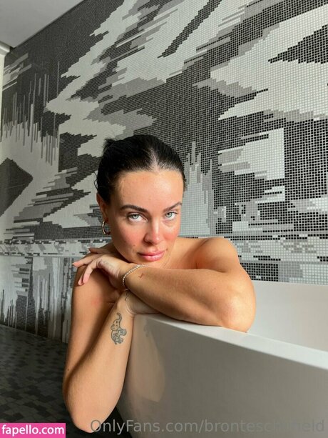 Bronte Schofield ヌードモデル ギャラリー