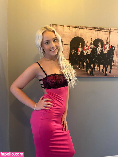 ブルネットのPOV オンリーファンズ 美しいヌード 写真