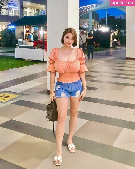 Mitzina Larino 無料のスター アーカイブ