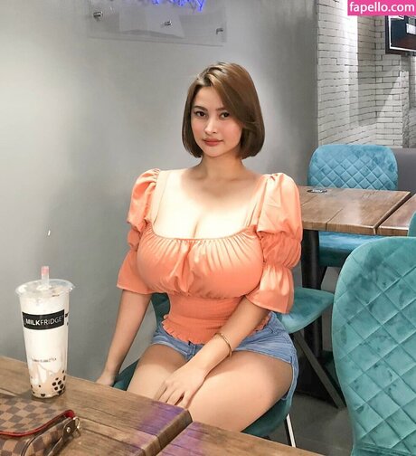 Mitzina Larino 女優 写真