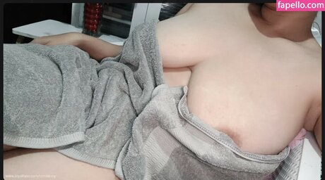 Mitzina Larino ポルノスター ヌード 写真