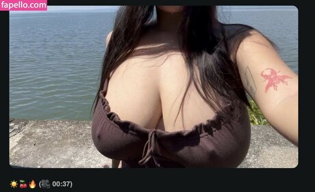 Mitzina Larino 高品質モデル 写真