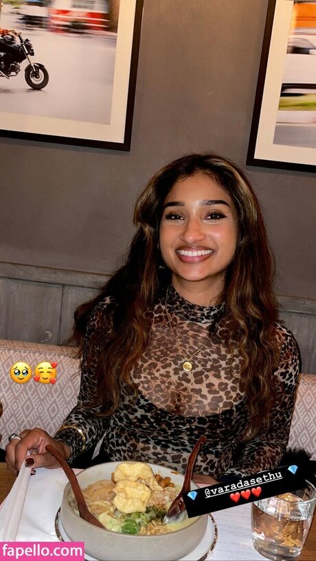 Varada Sethu 完璧なモデル 画像