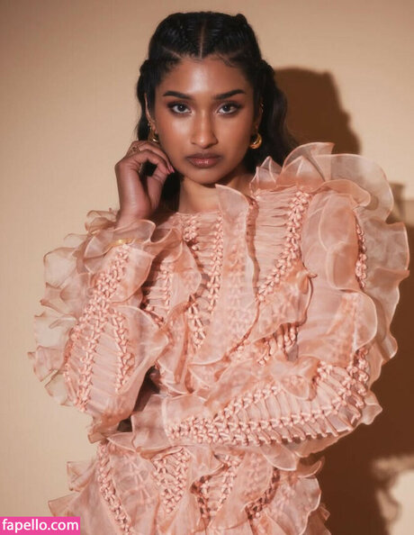 Varada Sethu xxxモデル 画像