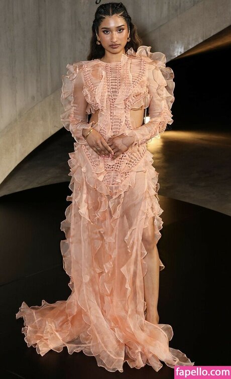 ぽっちゃりブルネットオンリーファンズ 無料裸 写真