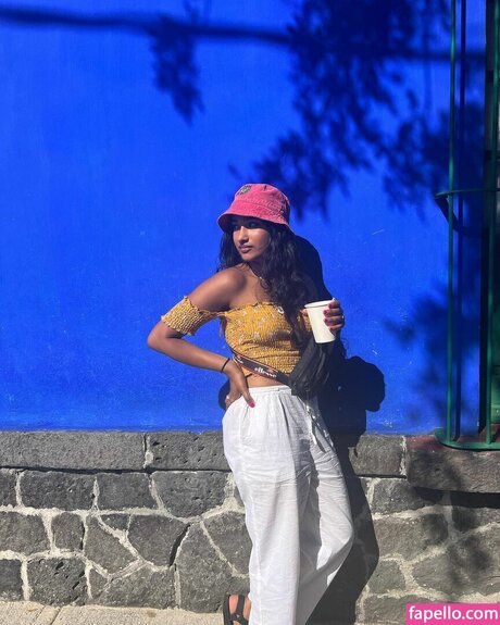 Varada Sethu セクシーなスター 画像