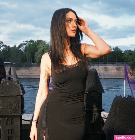 エクストリームオンリーファン セクシーヌード 写真