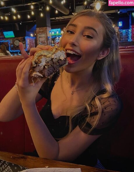 Chlo Matt ヌードモデル 写真