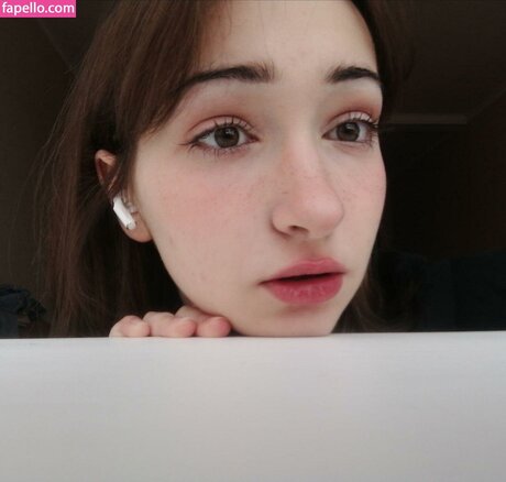 Polly Bee 無料スター ギャラリー