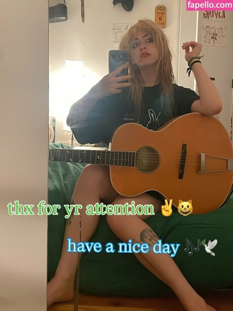 曲線美のブロンドオンリーファンズ えろた 画像