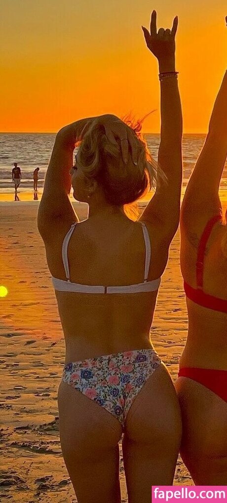 Caroline Ambrose HDモデル 写真