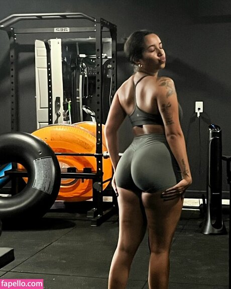 レズビアンマッサージオンリーファンズ ホットヌード 写真