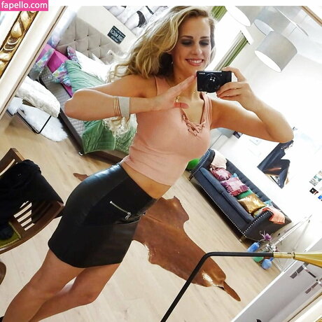 Caroline Noeding スター ヌード 写真