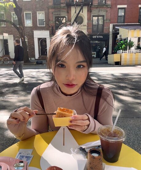 大学のオンリーファンズ ヌード 画像