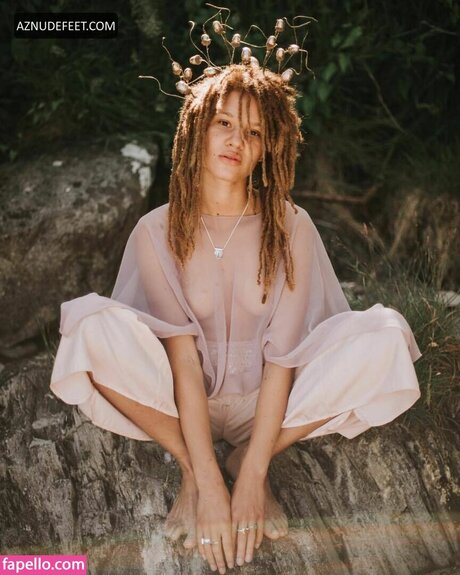 Ayoola Smart ホット女優 写真