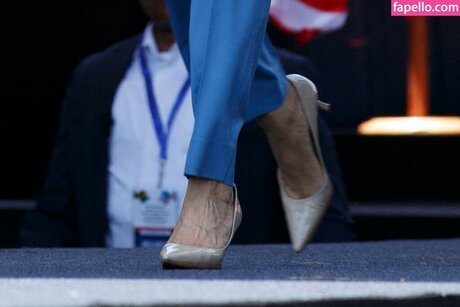 Kamala Harris セクシーなポルノスター ギャラリー