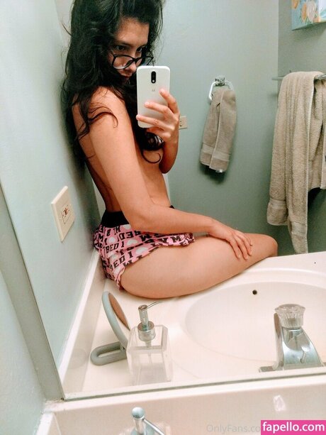 アジアンベイビーオンリーファンズ エロチック 画像