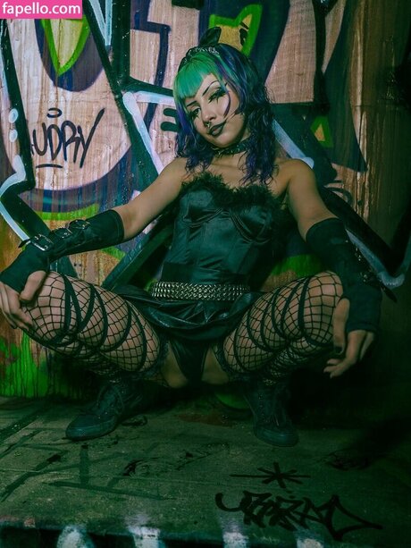 巨乳ストリップオンリーファンズ ヌード 画像