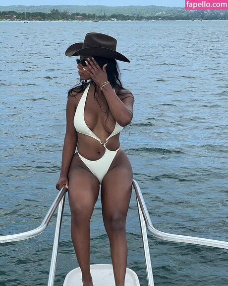 Ashley Cunningham 無料モデル 写真