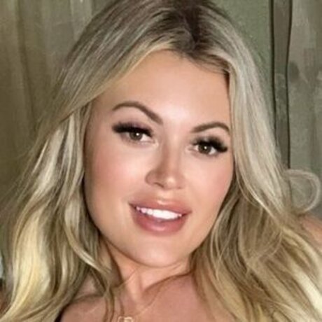 Mia Brookes 完璧なモデル 写真