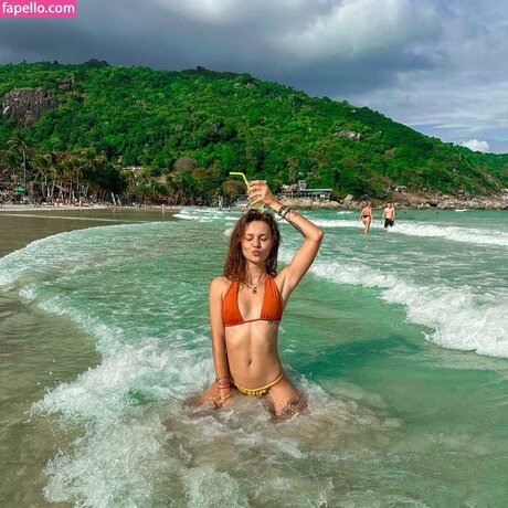 金髪の筋肉オンリーファンズ アートxxx 写真