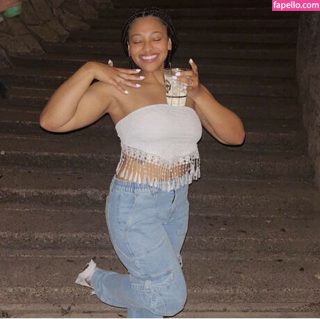 アジアの無料オンリーファンズ ポルノグラフィック 写真