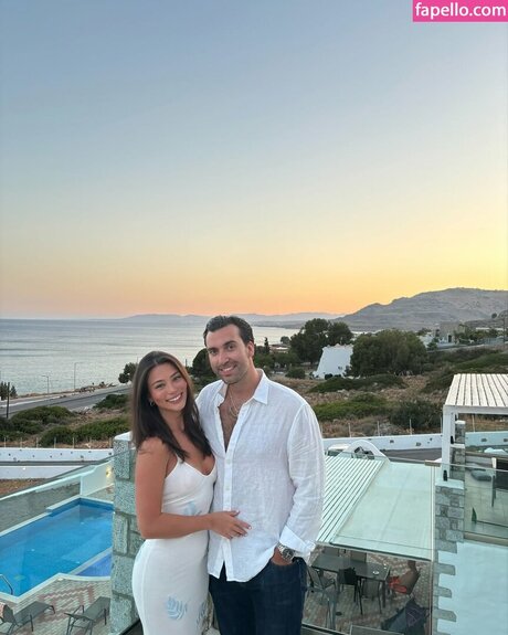 フェイシャルオンリーファンズ ヌード 写真