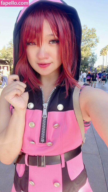 尖ったおっぱいオンリーファンズ ヌード 写真