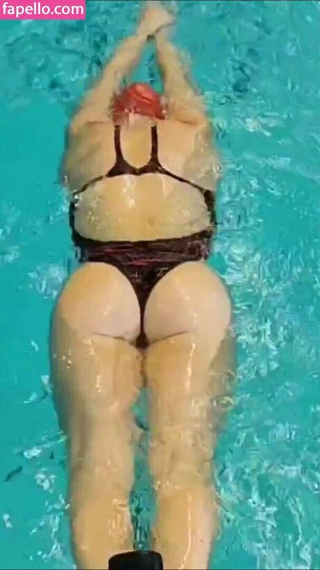 キッチンセックスオンリーファンズ セクシーヌード 画像