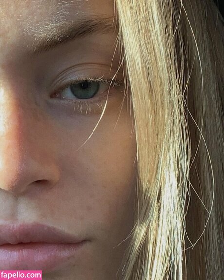 Ukraine Mega ポルノスター 写真