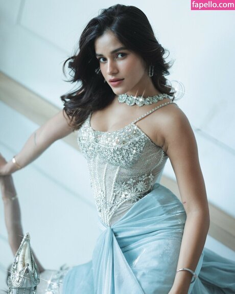 Meghna Kaur 限定モデル 写真