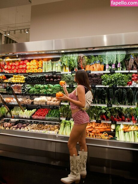 ランジェリーヌードオンリーファンズ えろた 画像