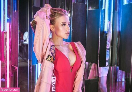 Dasha Grivina ポルノ女優 写真