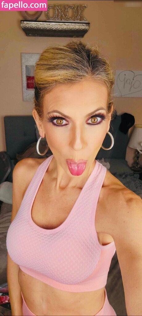 痴女妻オンリーファンズ 裸 画像