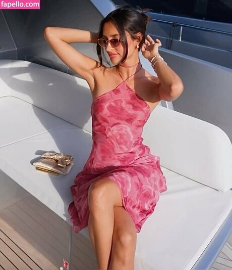 Alexandra Saint Mleux 裸の女優 写真