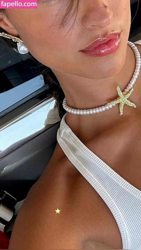 Alexandra Saint Mleux アダルト女優 写真