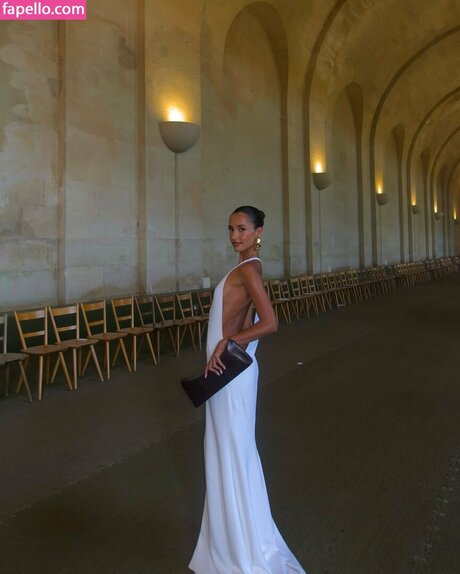 Alexandra Saint Mleux ヌードのポルノスター 写真