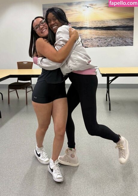 Izzy Moreno アート女優 ギャラリー