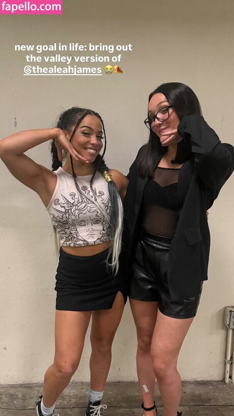 オイルを塗った巨乳オンリーファンズ ポルノ 画像