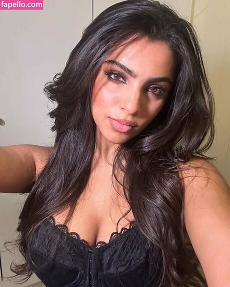 Jaya Thandi ポルノスター セクシー ギャラリー