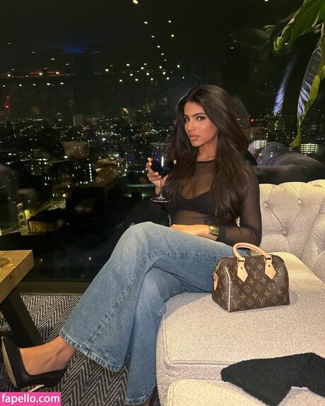 Jaya Thandi セックスモデル 写真